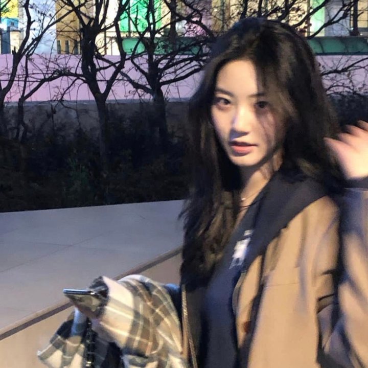 坐在门口的幽灵