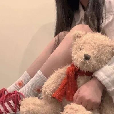 为了受伤的右眼